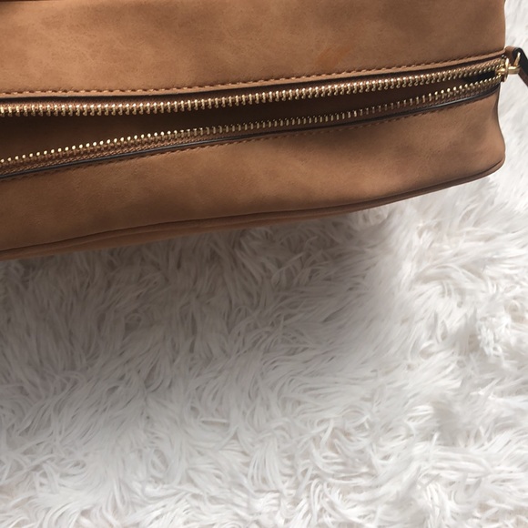 VR NYC Convertible Crossbody, Medium - Picture 4 of 7